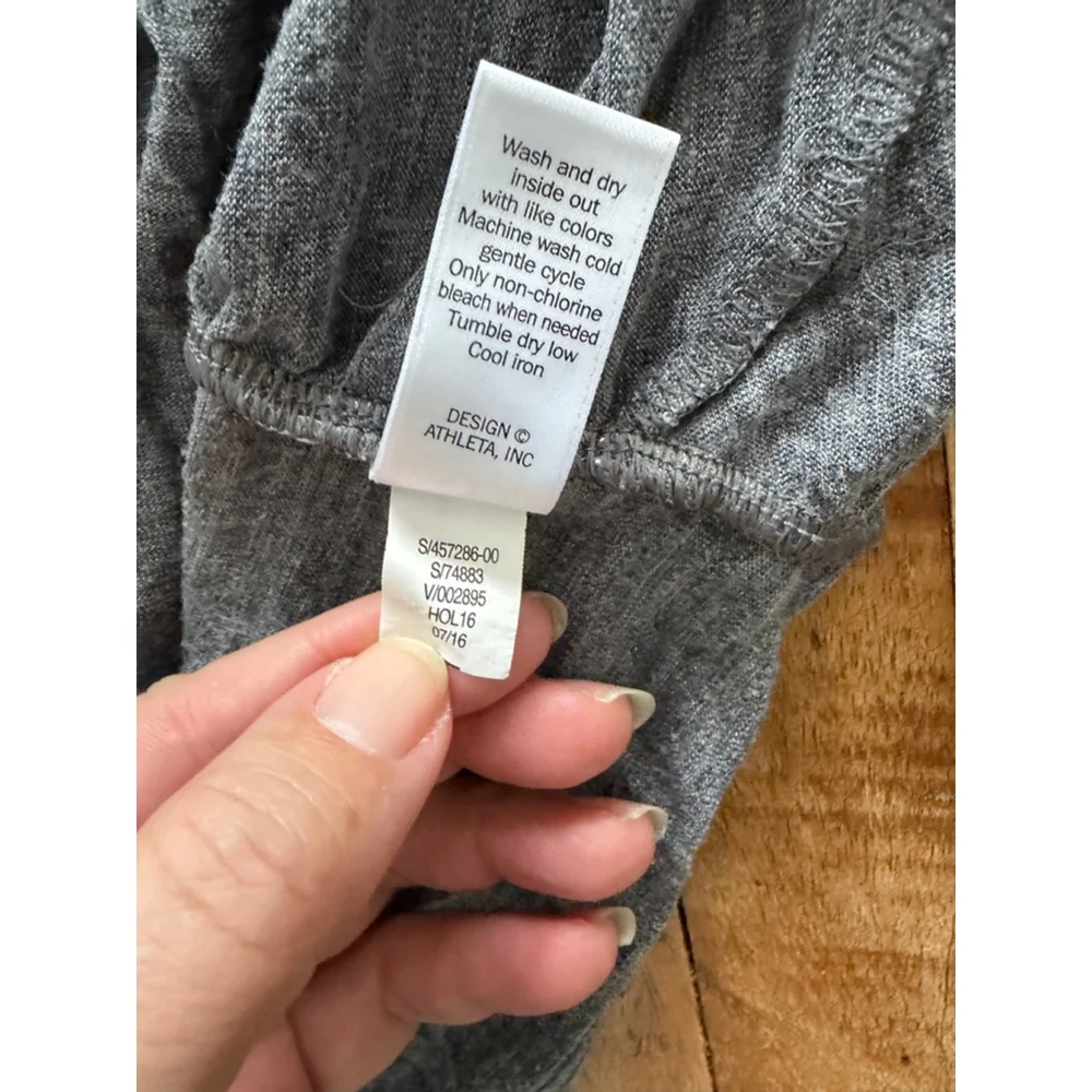 Women's Athleta twist front Long Sleeve Tee S Gray Front